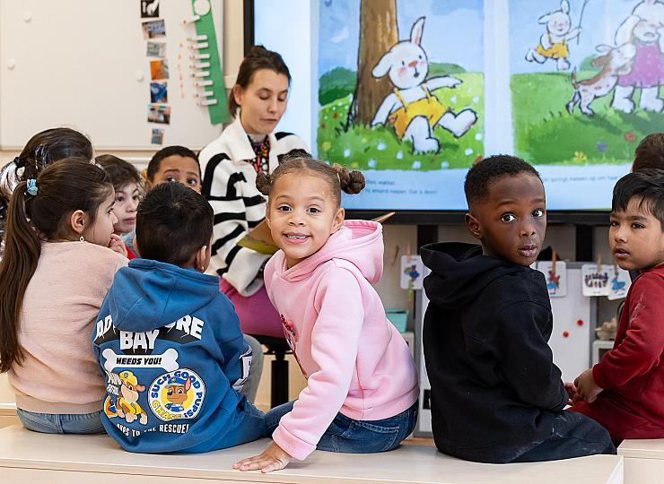 Leerkracht en leerlingen SCOH 